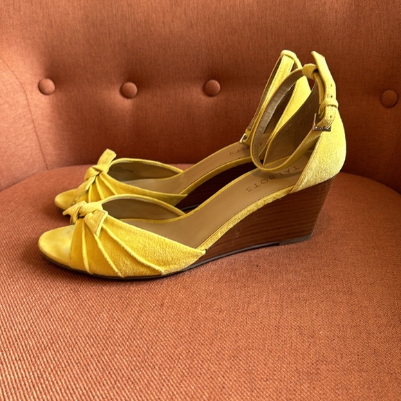 Talbots yellow suede wedge heel with ankle strap sandal, size 10 M - Picture 3 of 9